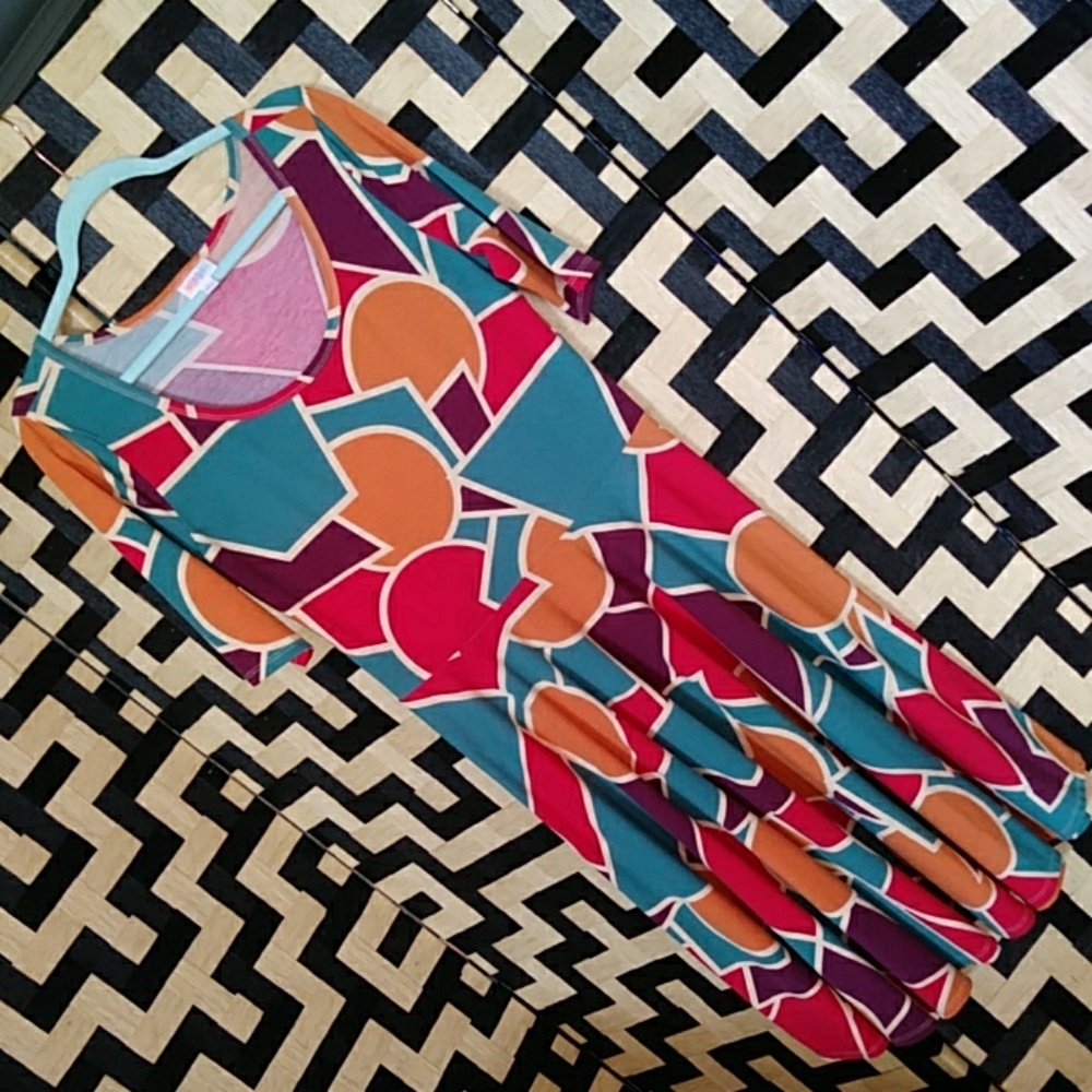 Lularoe Nicole Size L. Colorful scoop neck dress.